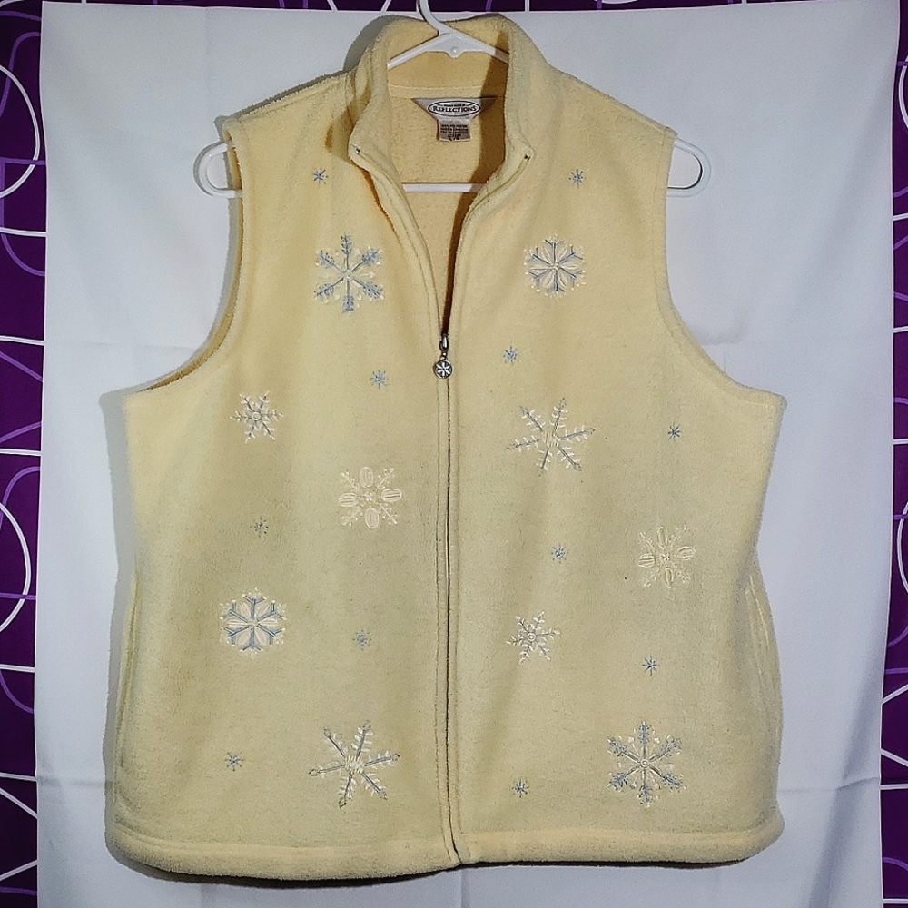 Northern Reflections Yellow Fleece Snowflake Embroidered Vest - Size Large